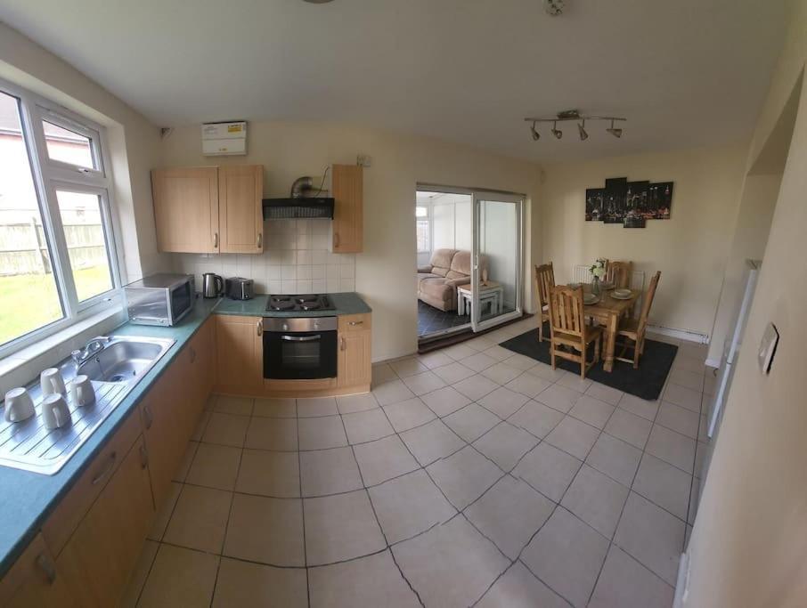 4 Bed Family Home With Secure Parking. Warwick Uni Coventry Esterno foto